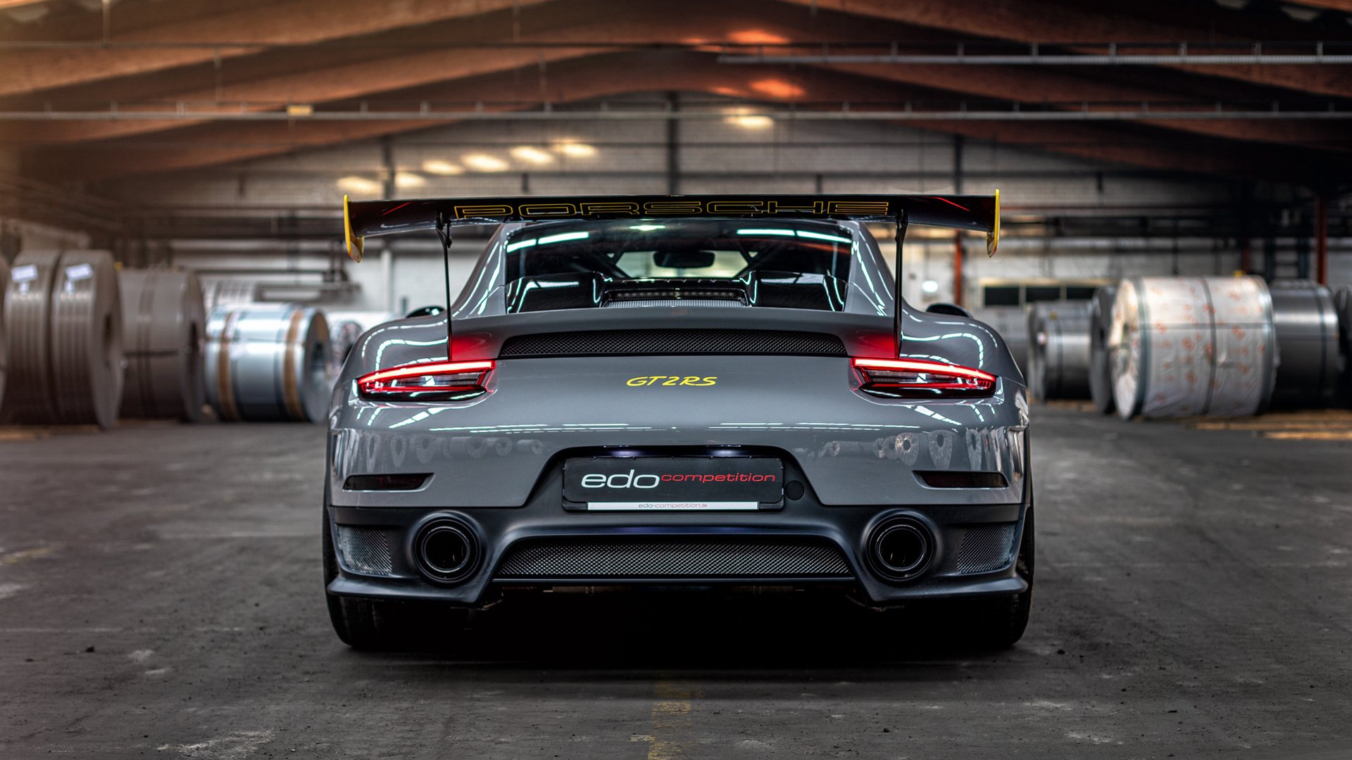 “天灾挑战:暴雨雪雹中的赛场勇士”,雪暴灾害