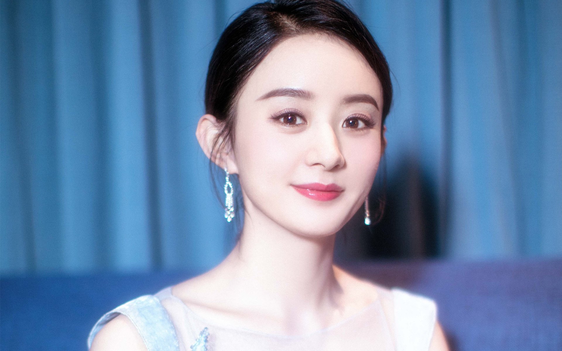 开云体育-青少年水中足球大赛，趣味互动造就精彩瞬间，水中踢球少年