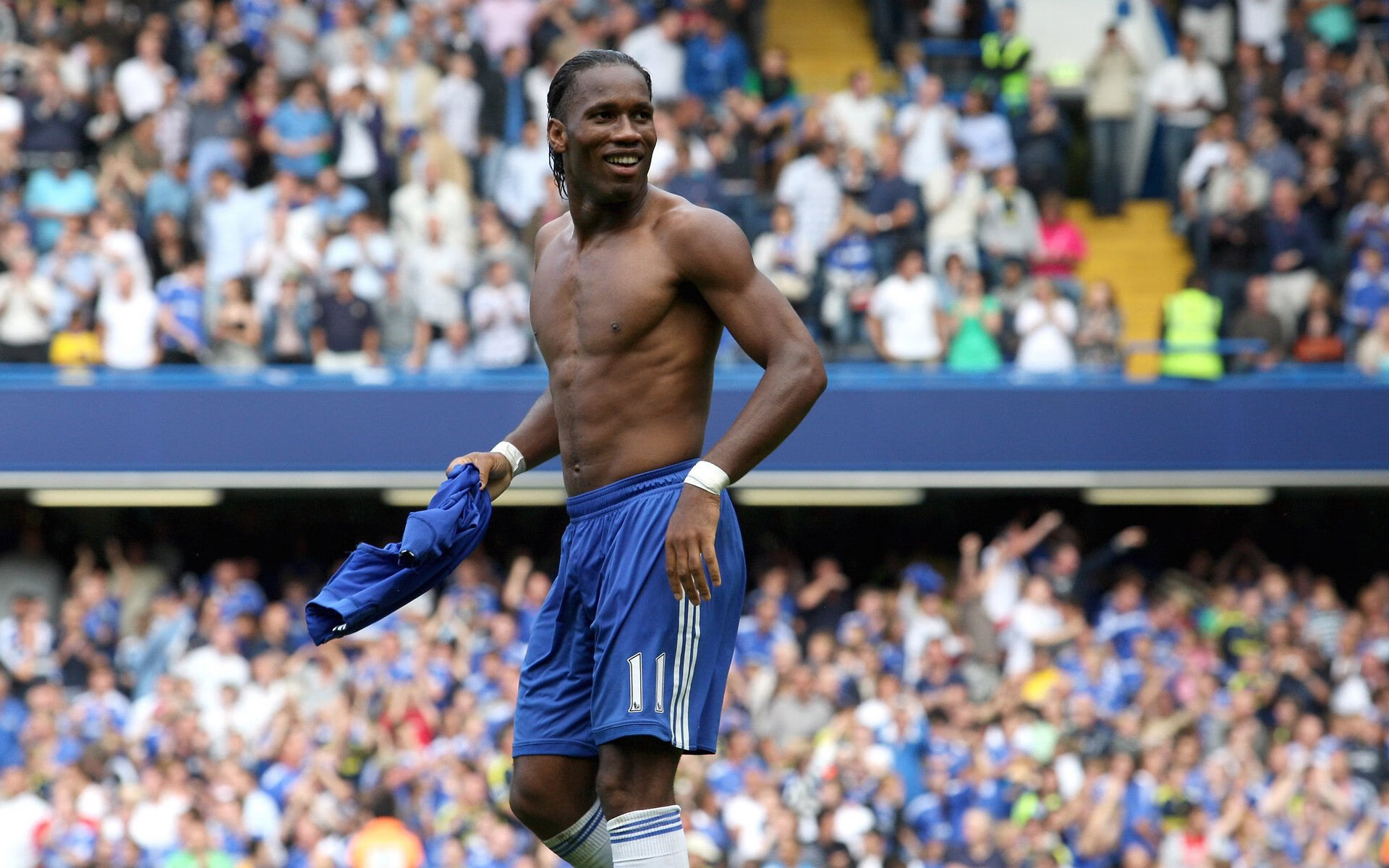 球迷风云:最疯狂的比赛现场互动瞬间,足球疯狂球迷